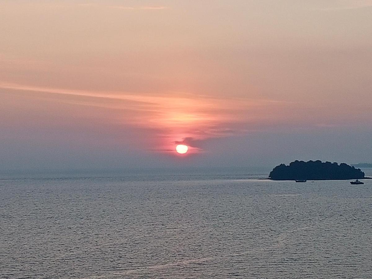 Sunshine Bay Resort Port Dickson Ngoại thất bức ảnh